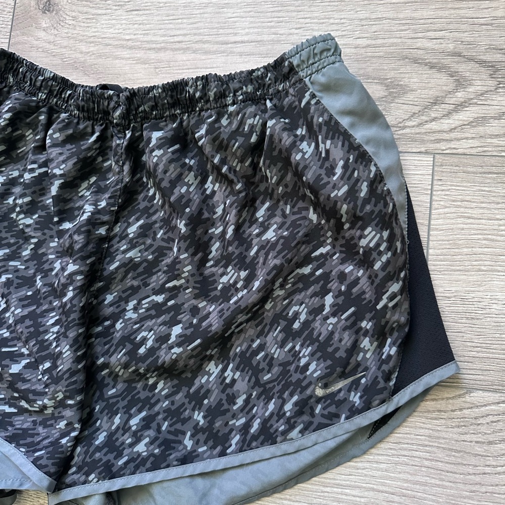 Nike Running Short - Picture 3 of 5